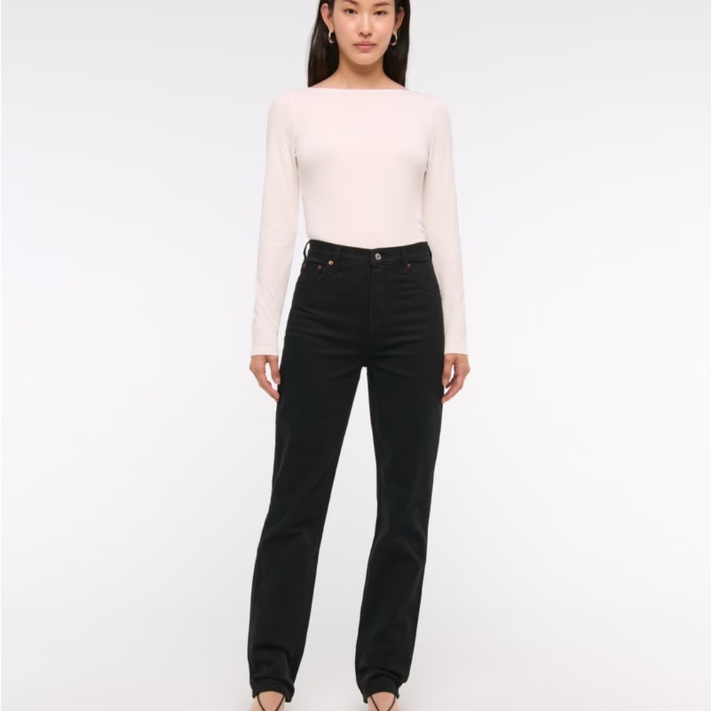 Abercrombie | 90s Ultra High Rise Straight Jeans - 31/12 Short / 28.5” Inseam